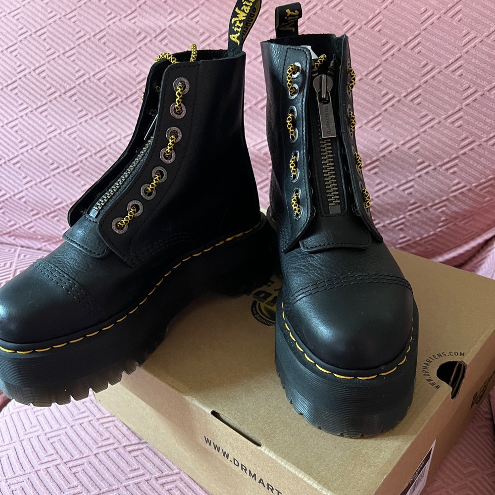 LIKE NEW Dr Martens Sinclair Max Pisa Black Platform Boots